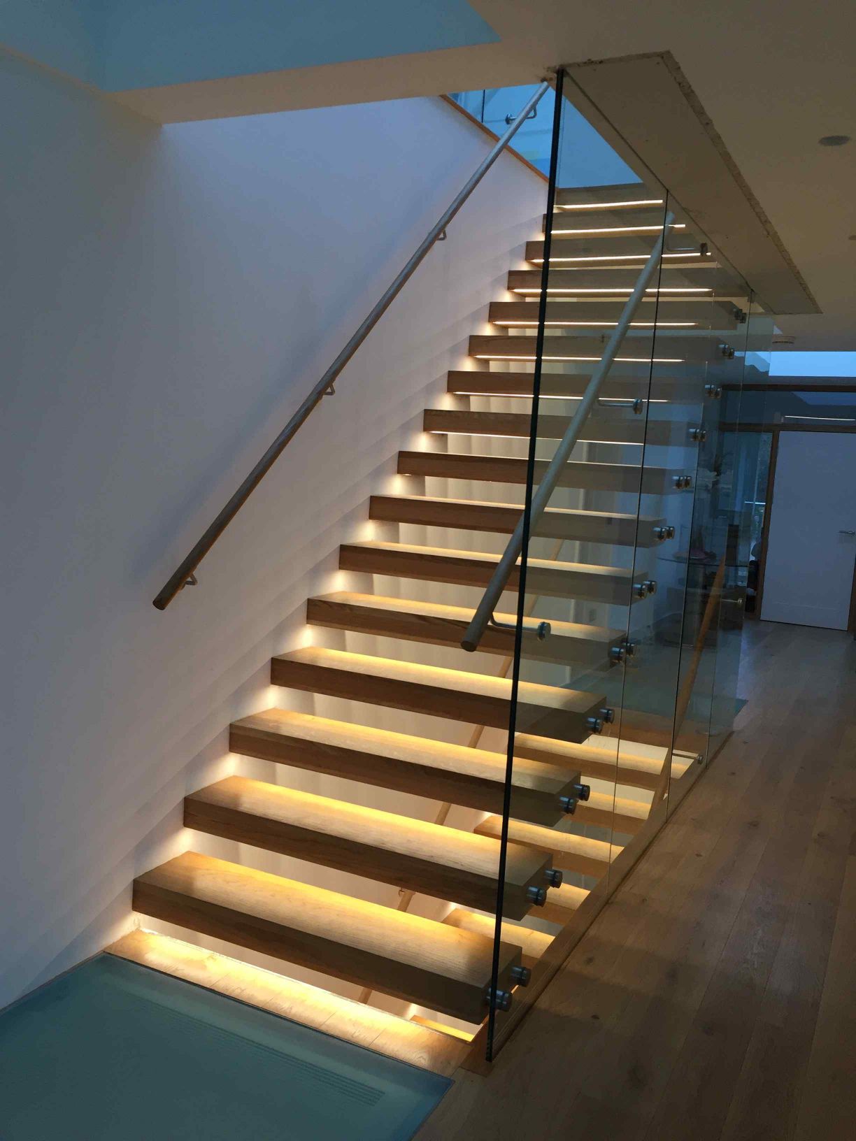 Modern floating staircase