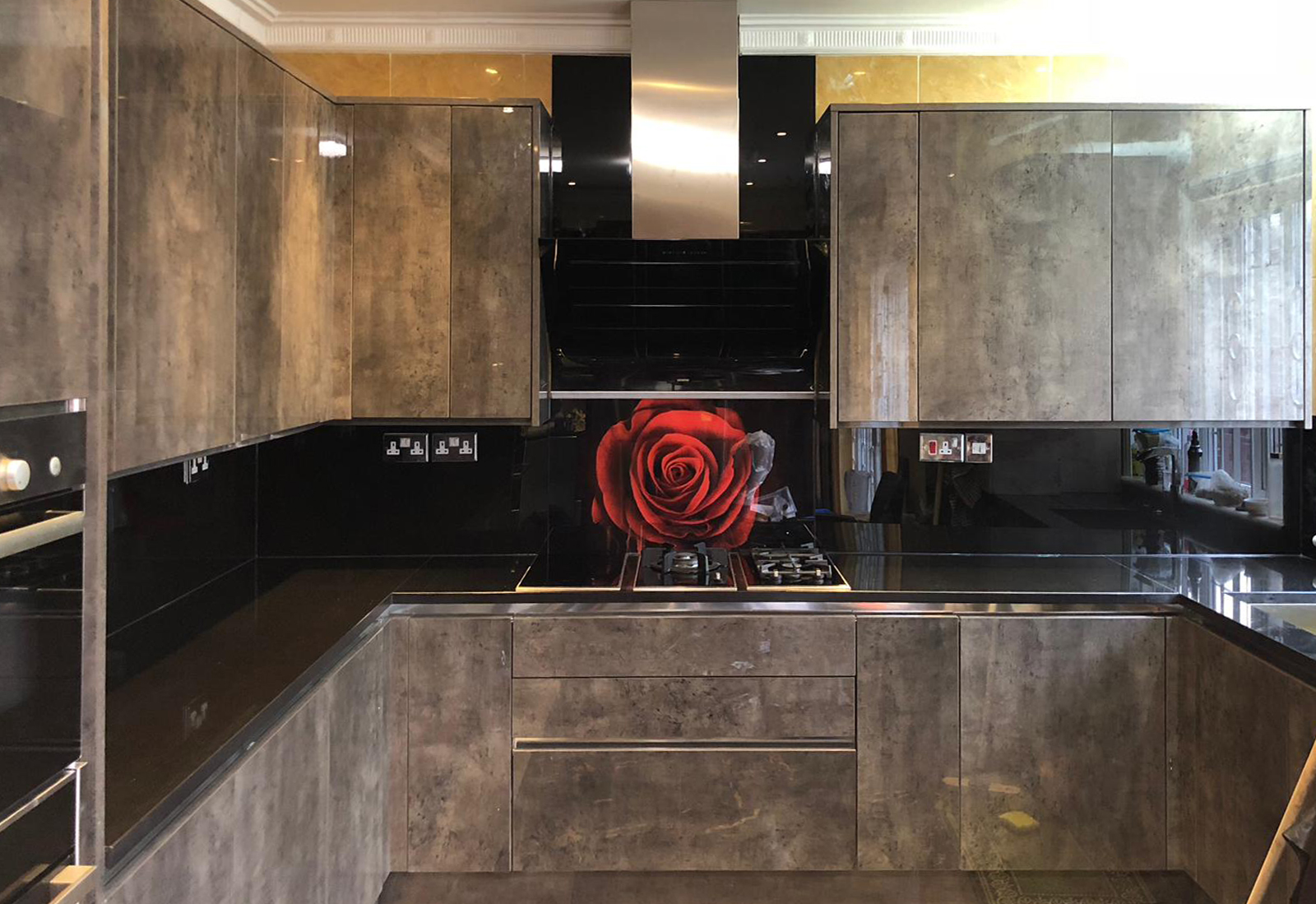 mirror black Kitchen splashback with beautiful rose picture behind the gas stove