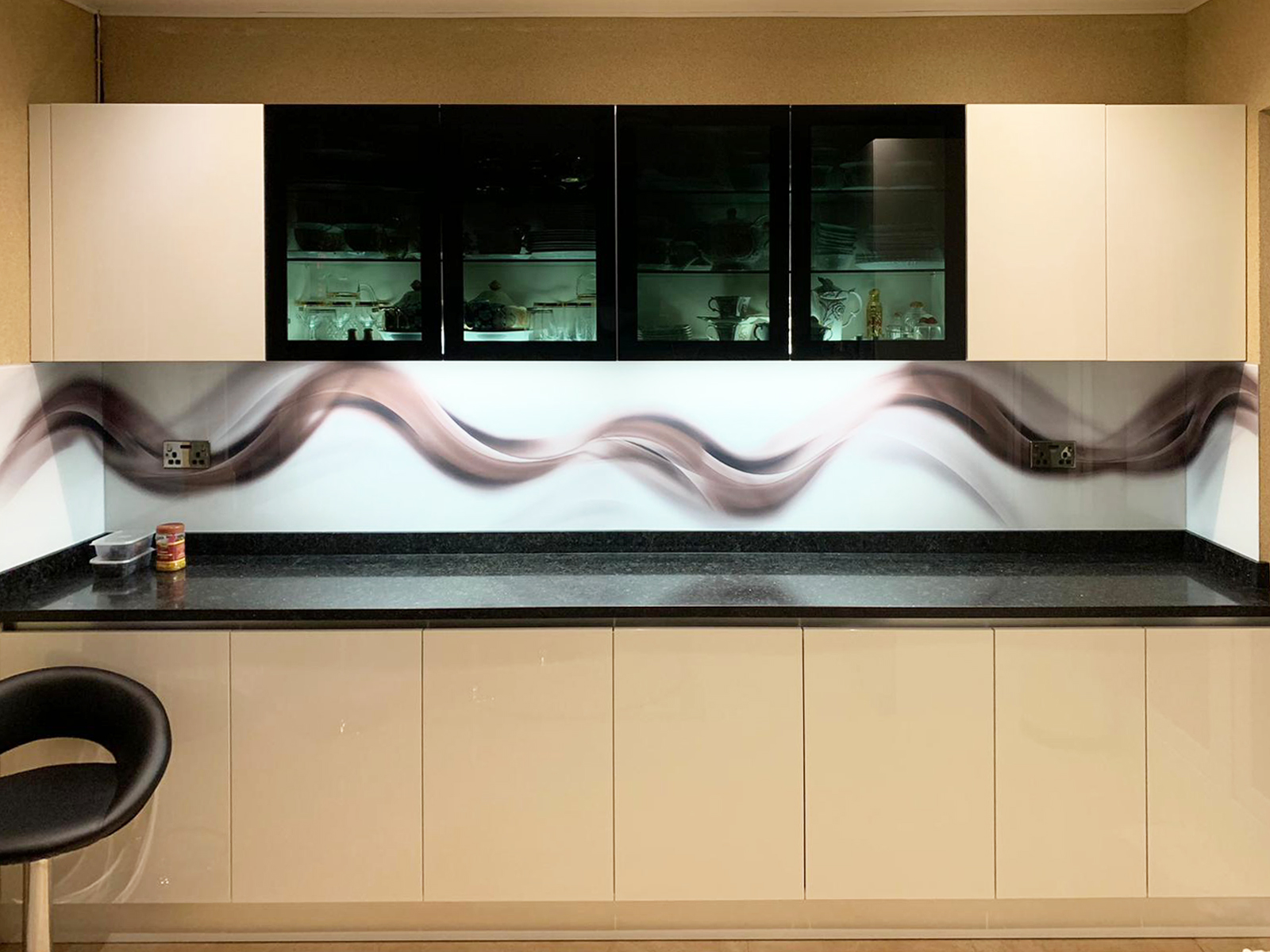 kitchen splashback with a simple wave design