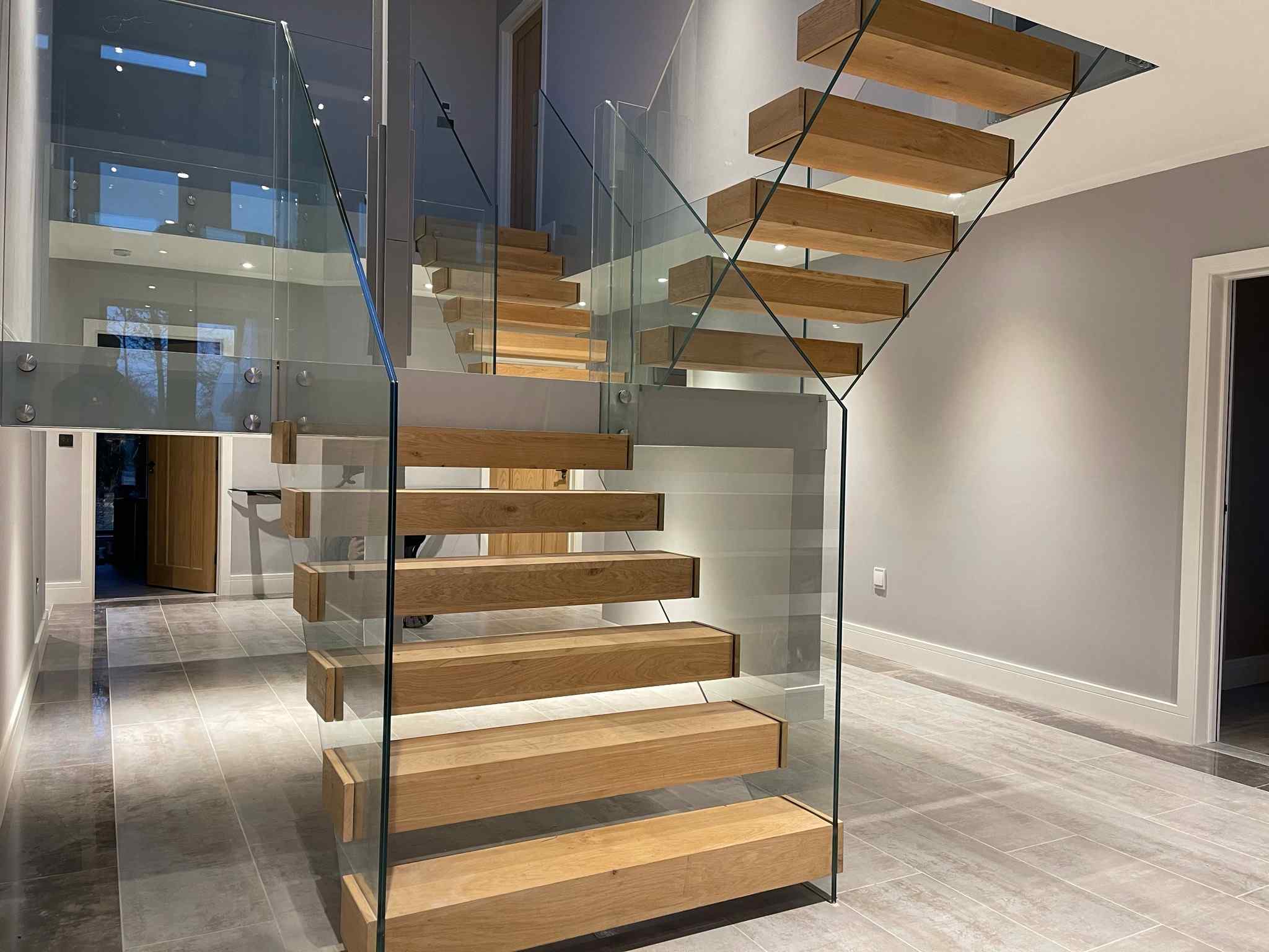 Flying staircase with glass balustrades