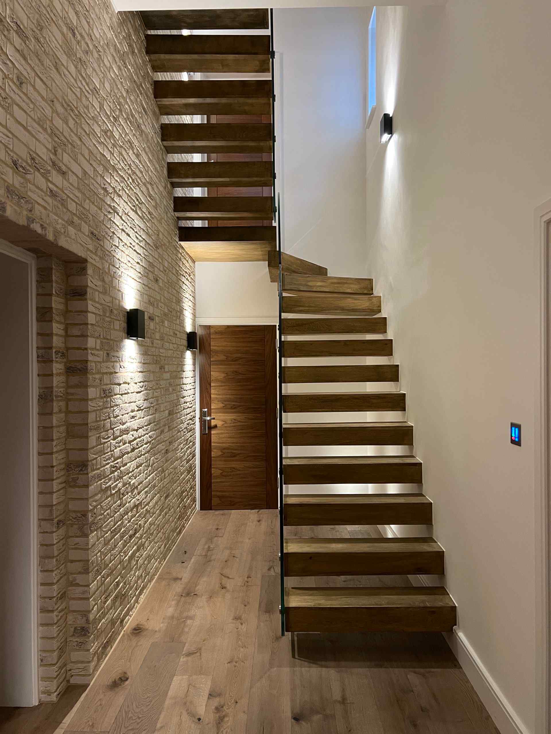 Floating staircase with oak steps
