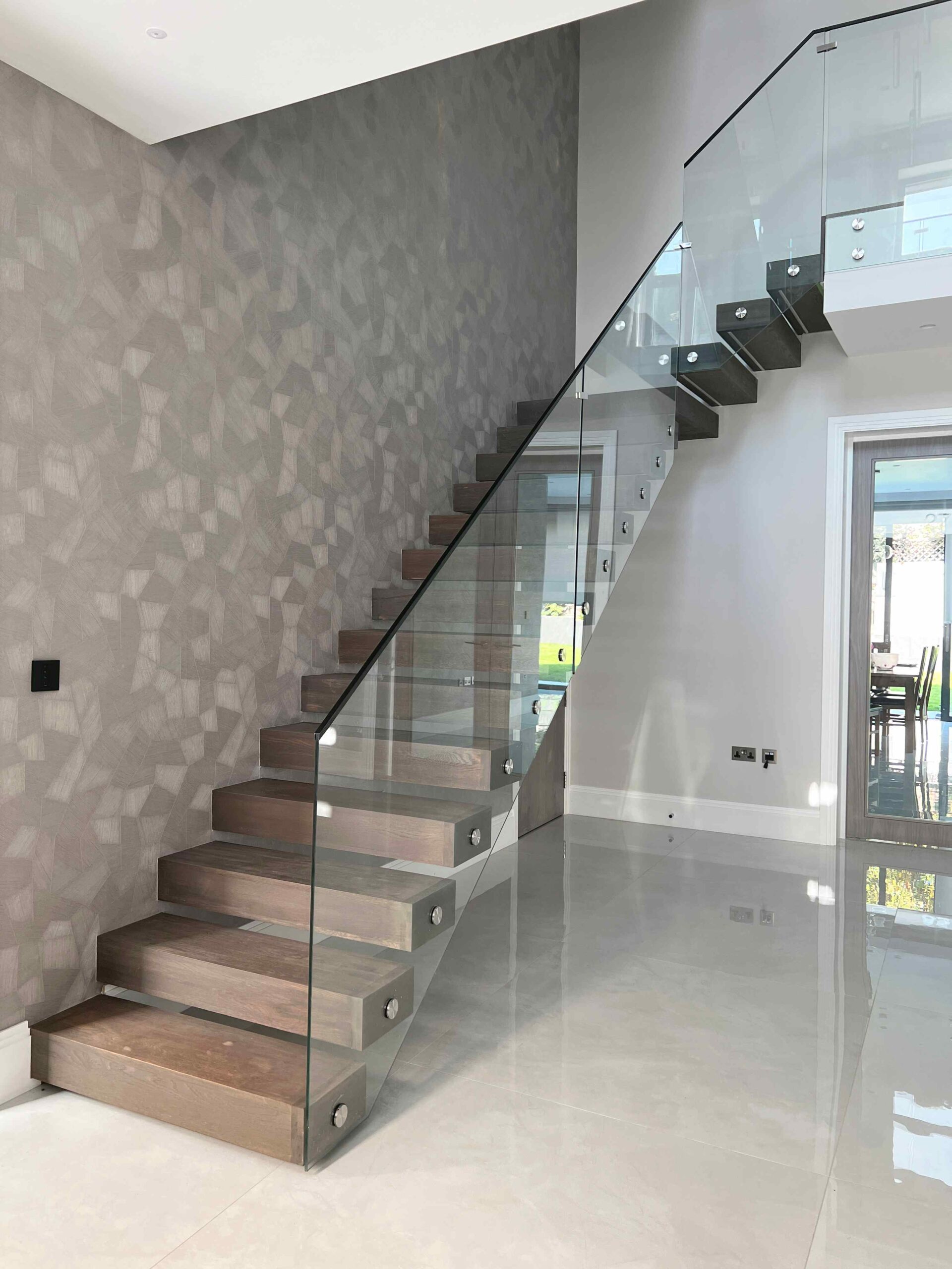 Floating staircase with glass balustrade