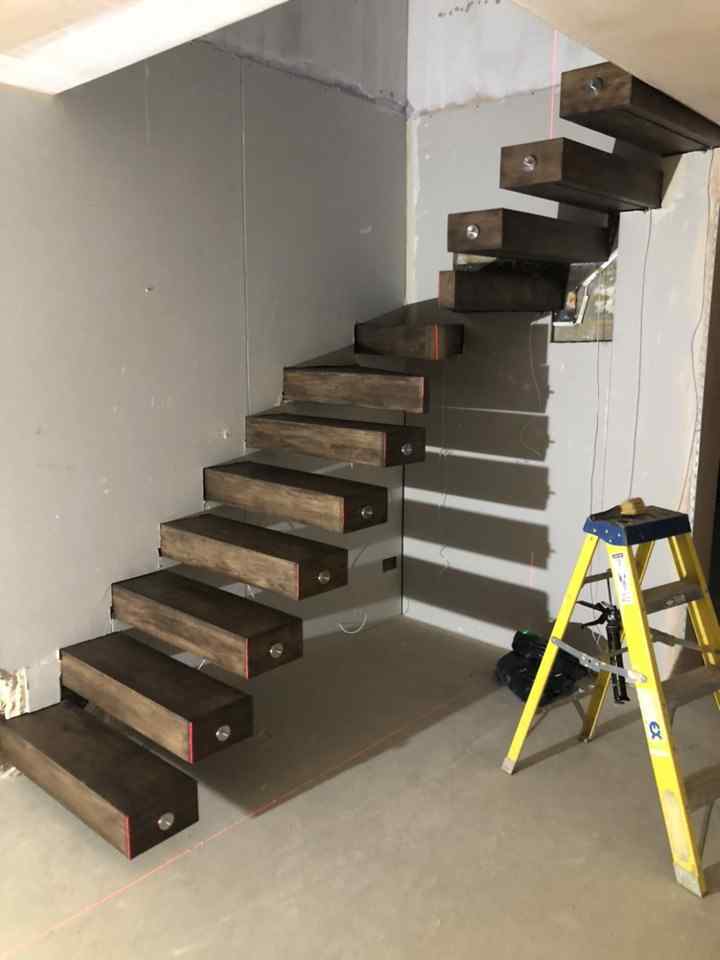 Floating staircase steps