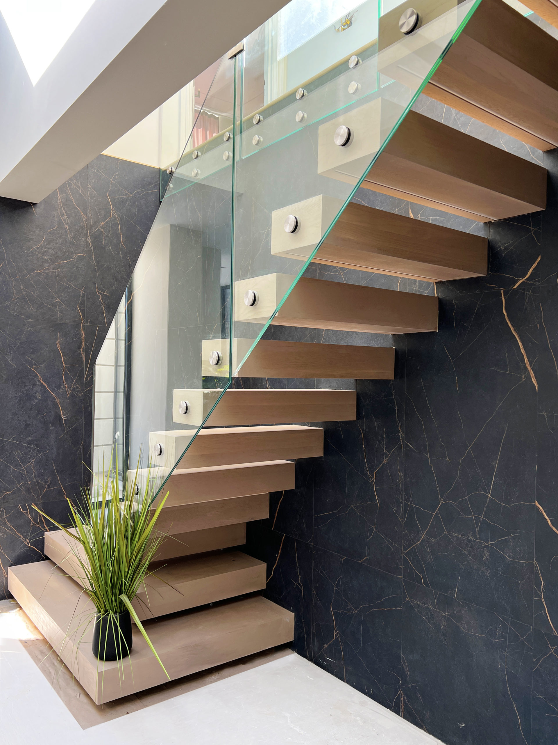 Floating staircase with frameless glass balustrade